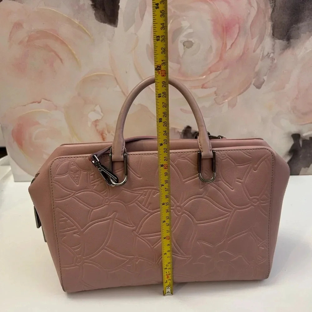 ! Carolina Herrera leather light pink Handbag - Picture 10 of 14